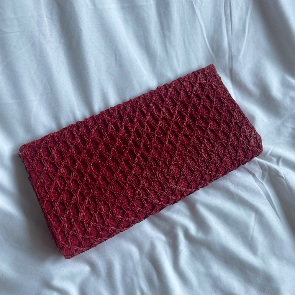 Hand-woven raffia clutch